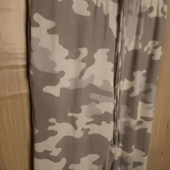 Wandering Dreams Grey Cream Camouflage Lounge Jogger Pants Medium - Picture 5 of 7